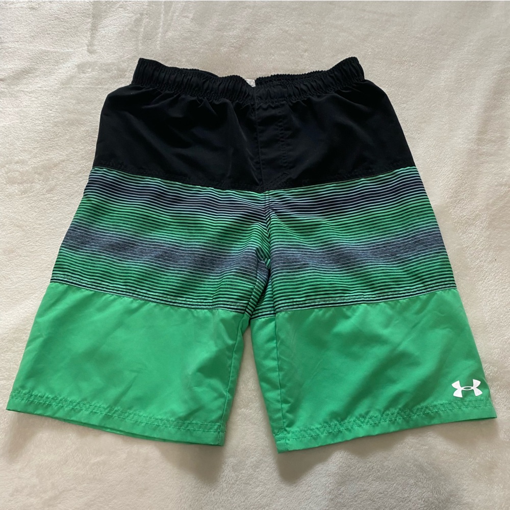 Under Armour Green & Black Mesh Beach Shorts Size L